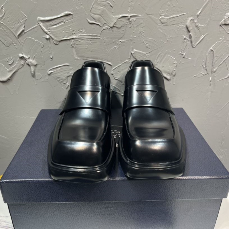 Pra*a leather shoes